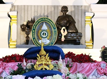 Suan Sunandha University expresses
gratitude for the royal grace and
conducted the ceremony to invite the
royal insignia - the royal monogram.